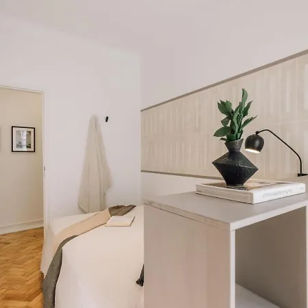 Fado - 3 Bedrooms, Office And Terrace In Alvalade * Лісабон