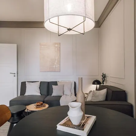 Апартаменти Fado - 3 Bedrooms, Office And Terrace In Alvalade