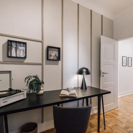 Апартаменты Fado - 3 Bedrooms, Office And Terrace In Alvalade *